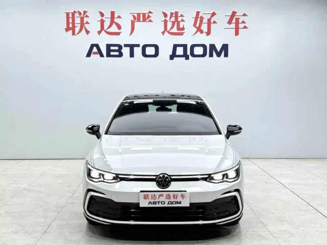 Volkswagen Golf — Фото автомобиля 2