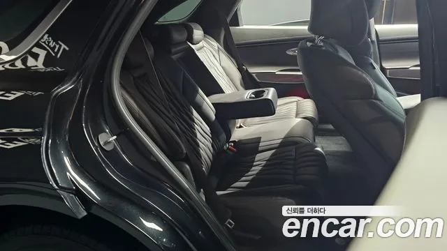 Genesis GV70 2.5T Бензин 2WD — Фото автомобиля 12