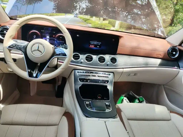 Mercedes-Benz E-Class — Фото автомобиля 9