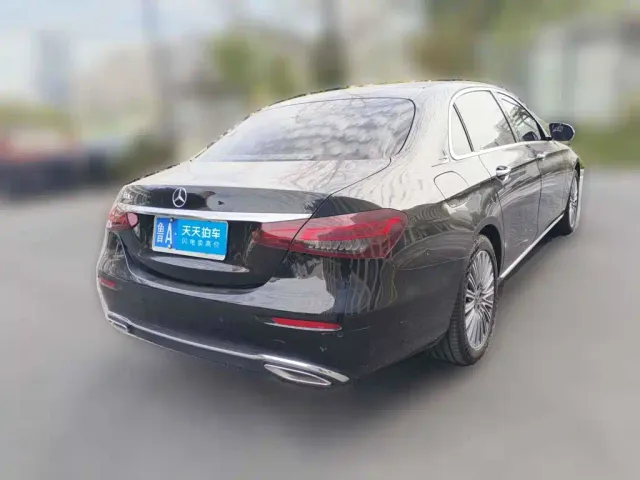 Mercedes-Benz E-Class — Фото автомобиля 2