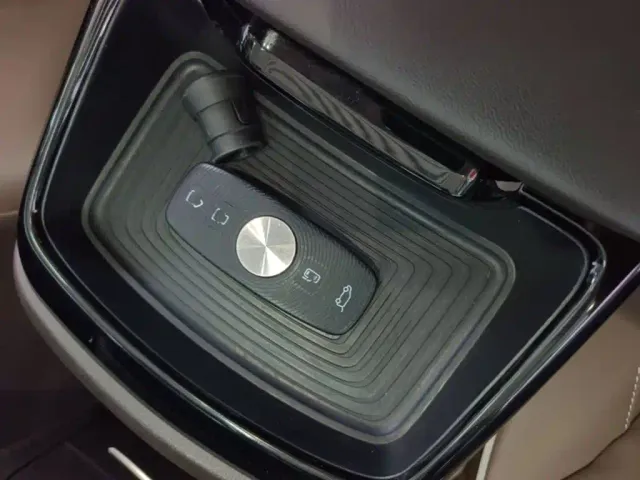 Roewe iMAX8 — Фото автомобиля 8