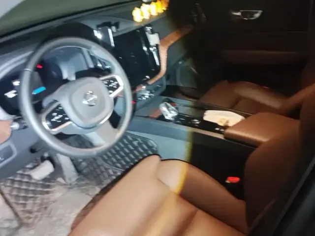 Volvo XC60 — Фото автомобиля 12