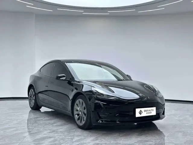 Tesla Model 3 — Фото автомобиля 2