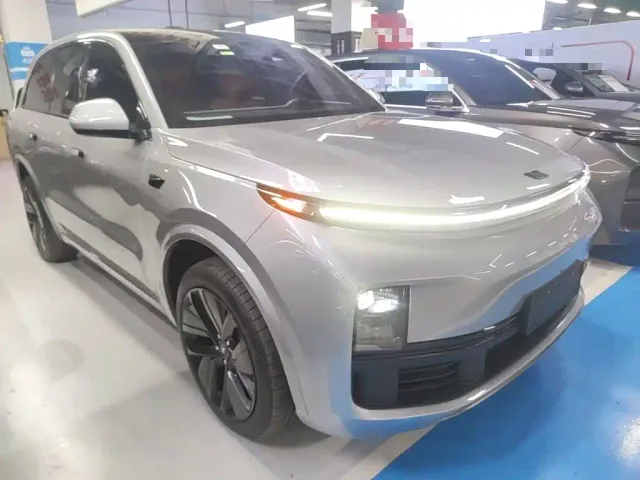Li Auto L8 — Фото автомобиля 3