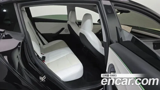 Tesla Model 3 — Фото автомобиля 11