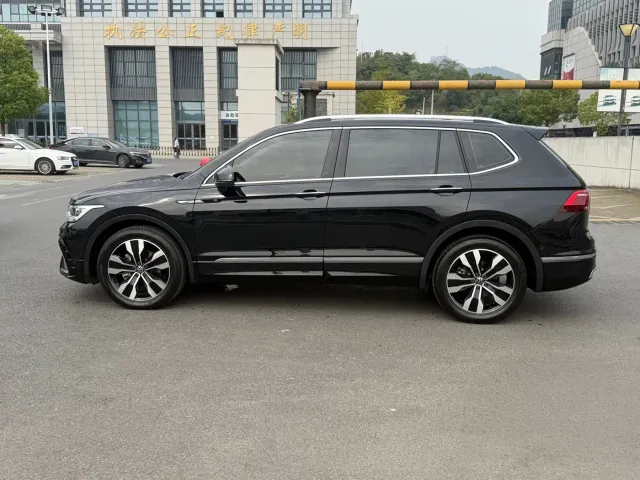 Volkswagen Tiguan L — Фото автомобиля 12