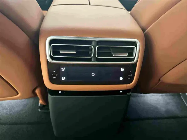Li Auto L7 — Фото автомобиля 15