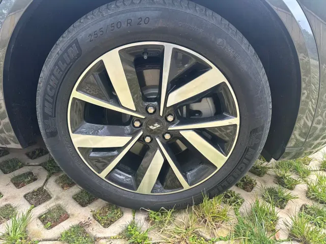 Li Auto L8 — Фото автомобиля 5