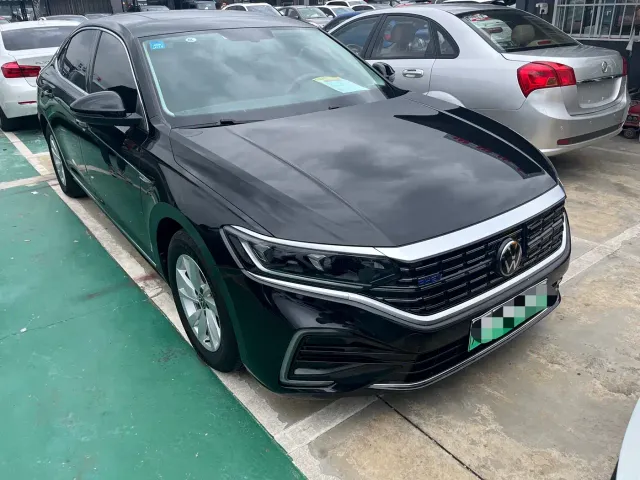 Volkswagen Passat — Фото автомобиля 3