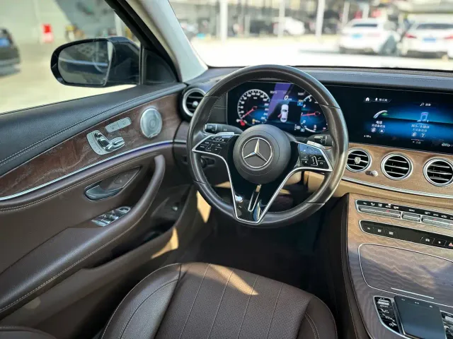 Mercedes-Benz E-Class — Фото автомобиля 15
