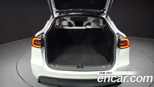 Tesla Model Y — Фото автомобиля 20