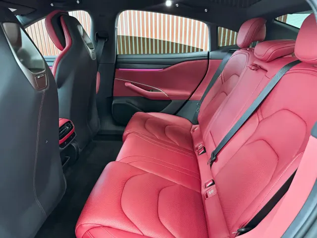Xiaomi SU7 — Фото автомобиля 8