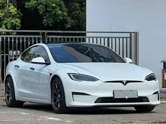 Tesla Model S — Фото автомобиля 3