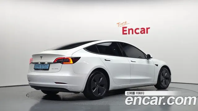 Tesla Model 3 — Фото автомобиля 2