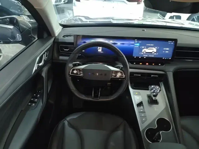 Roewe RX5 — Фото автомобиля 10