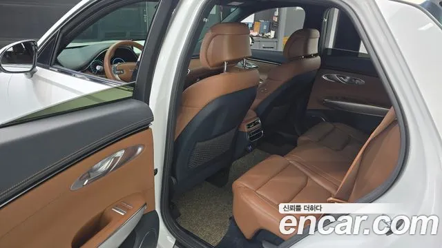 Genesis GV70 — Фото автомобиля 11