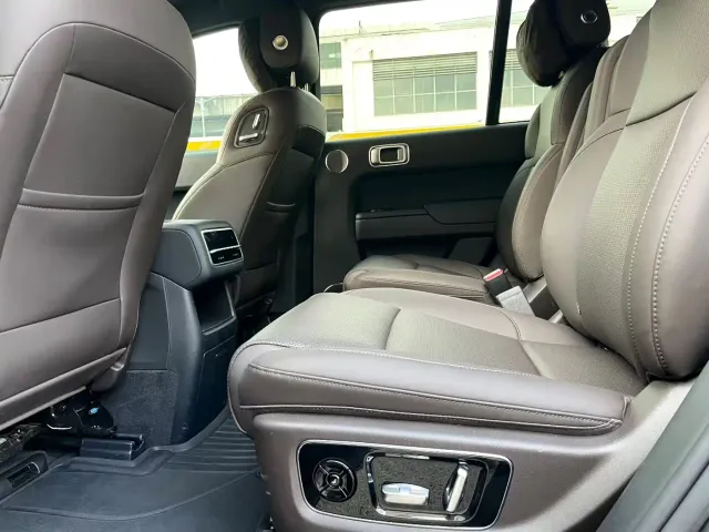 Li Auto L8 — Фото автомобиля 9