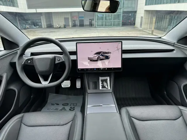 Tesla Model 3 — Фото автомобиля 5