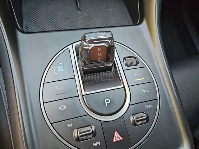 BYD Seal 05 DM-i — Фото автомобиля 13