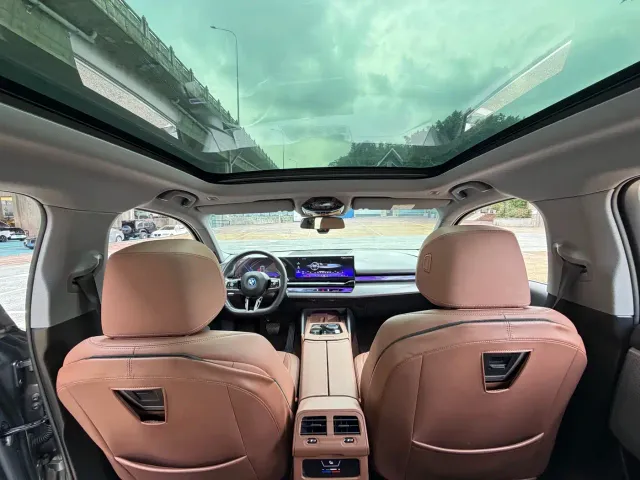 BMW i5 — Фото автомобиля 8