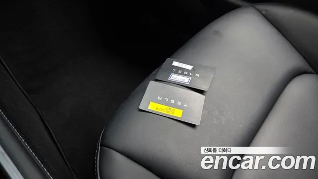 Tesla Model Y — Фото автомобиля 26