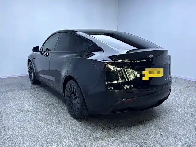 Tesla Model Y — Фото автомобиля 5