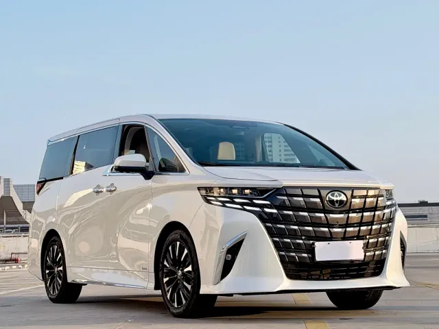 Toyota Alphard — Фото автомобиля 3