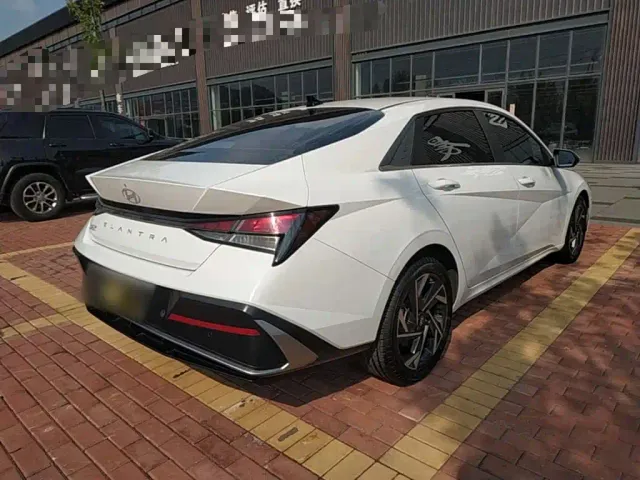 Hyundai Elantra — Фото автомобиля 6