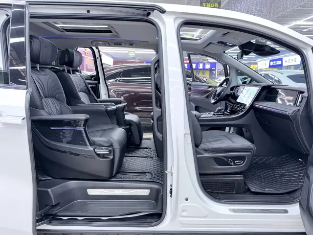 GAC Trumpchi M8 — Фото автомобиля 19