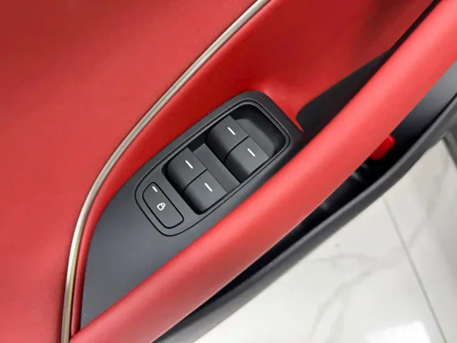 Xiaomi SU7 — Фото автомобиля 9