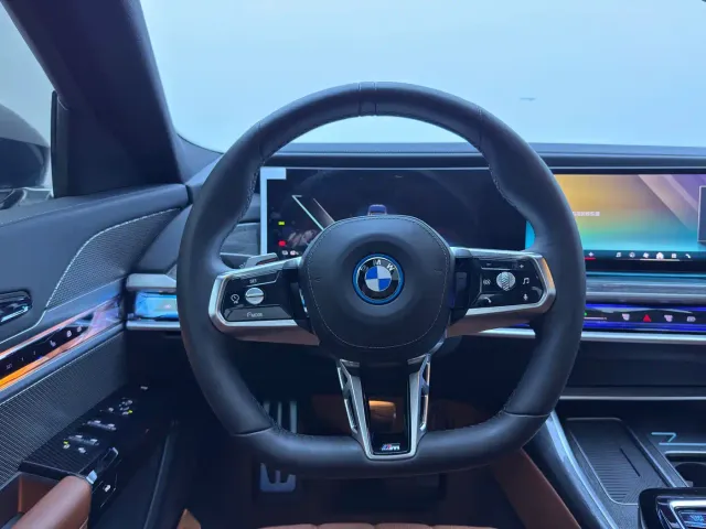 BMW i7 — Фото автомобиля 14