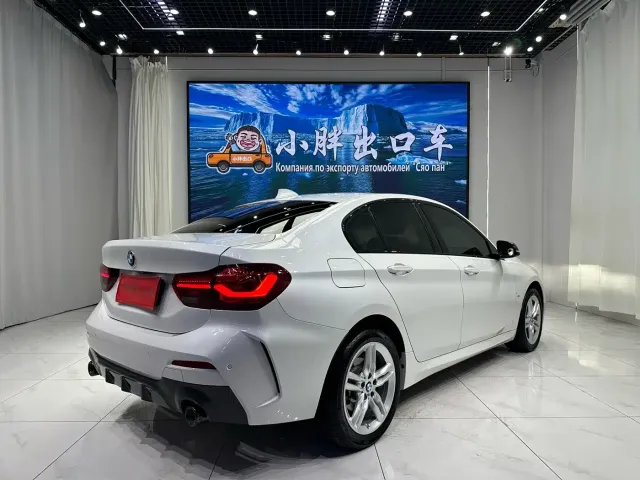 BMW BMW 1 Series 2023 120i M Sport Shadow Edition — Фото автомобиля 3