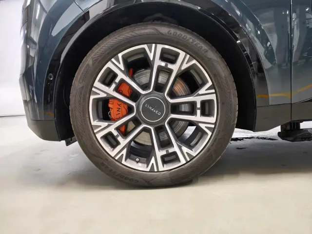 Lynk & Co 900 — Фото автомобиля 14