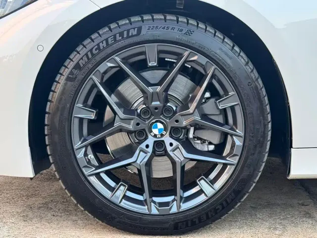 BMW 3 Series — Фото автомобиля 4