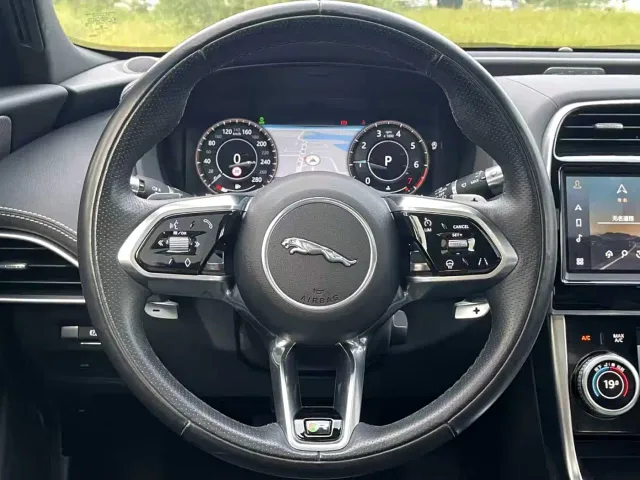 Jaguar XEL — Фото автомобиля 10