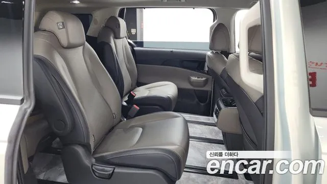 Kia Carnival Generation 4 — Фото автомобиля 10