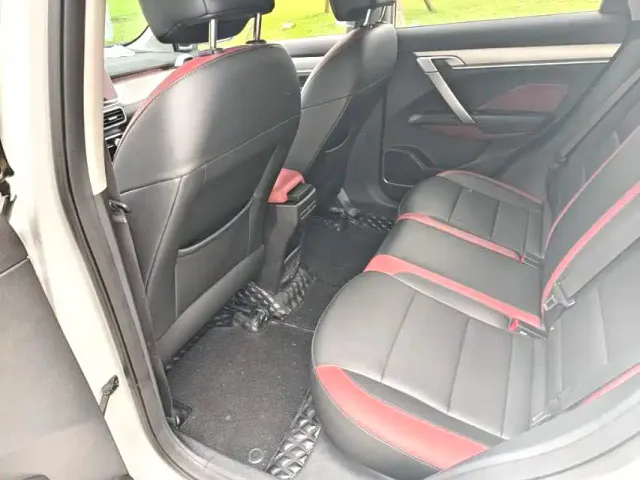 Geely Binyue — Фото автомобиля 8