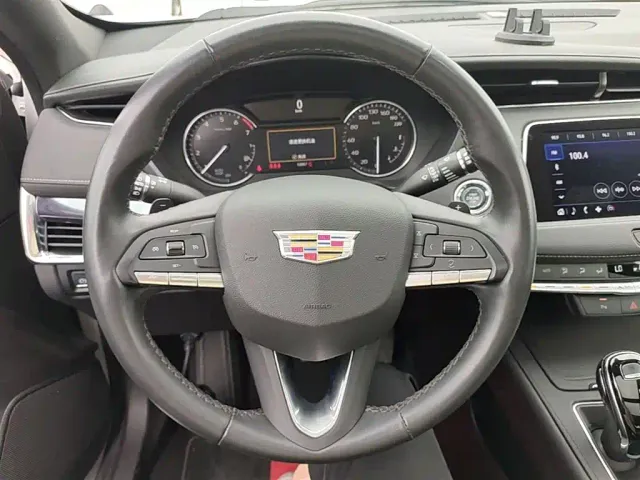 Cadillac XT4 — Фото автомобиля 10