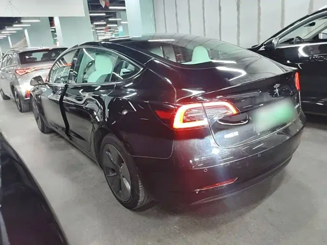 Tesla Model 3 — Фото автомобиля 22