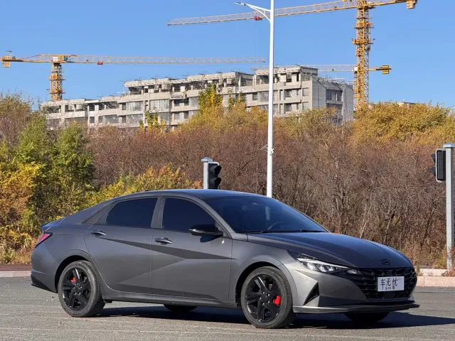 Hyundai Elantra — Фото автомобиля 3