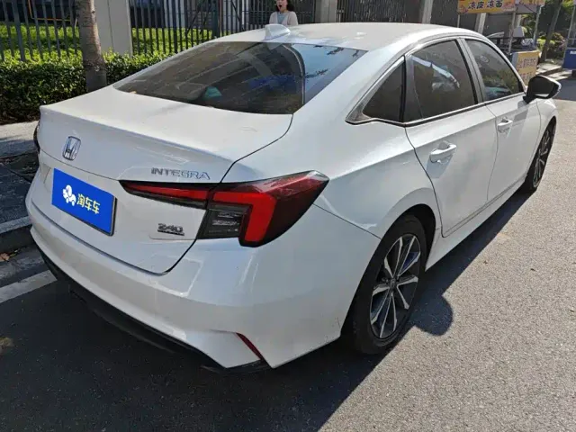 Honda Integra — Фото автомобиля 3