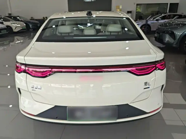 BYD Qin L — Фото автомобиля 5