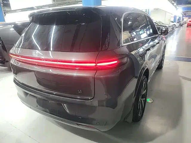 Li Auto L8 — Фото автомобиля 6