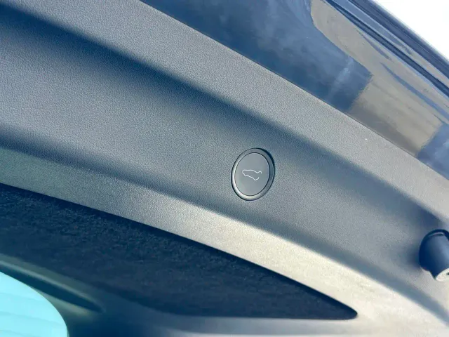 Tesla Model Y — Фото автомобиля 17