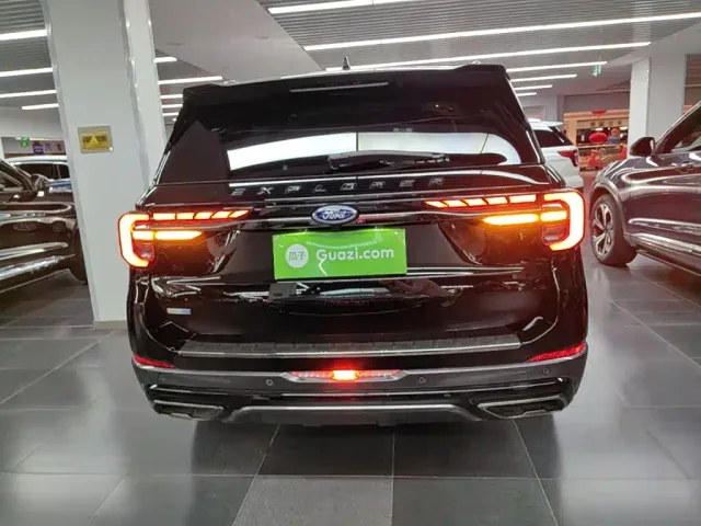 Ford Explorer — Фото автомобиля 5