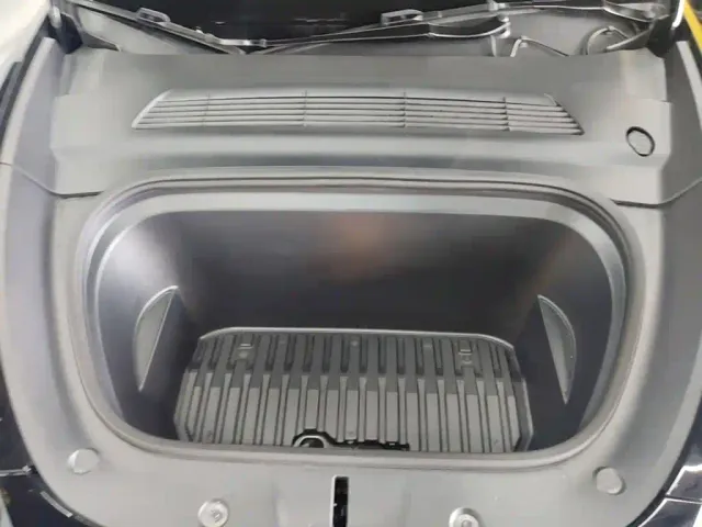 Tesla Model Y — Фото автомобиля 19