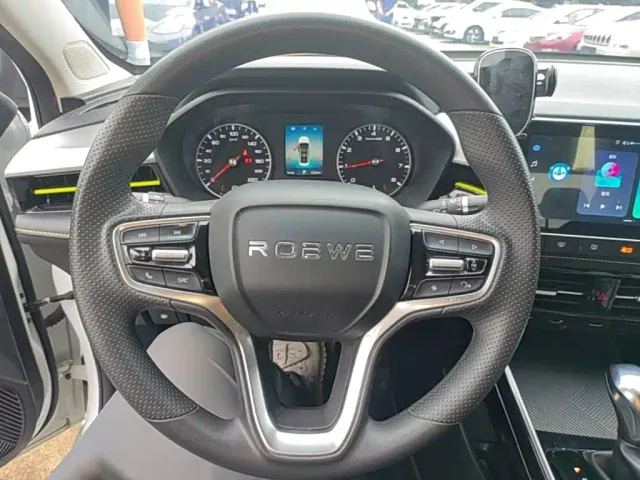 Roewe i5 — Фото автомобиля 10