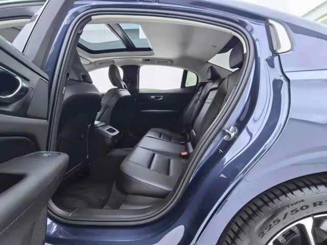 Volvo S60 — Фото автомобиля 15