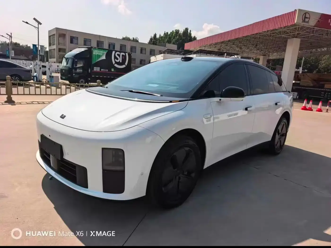 Фотография автомобиля — Li Auto i6