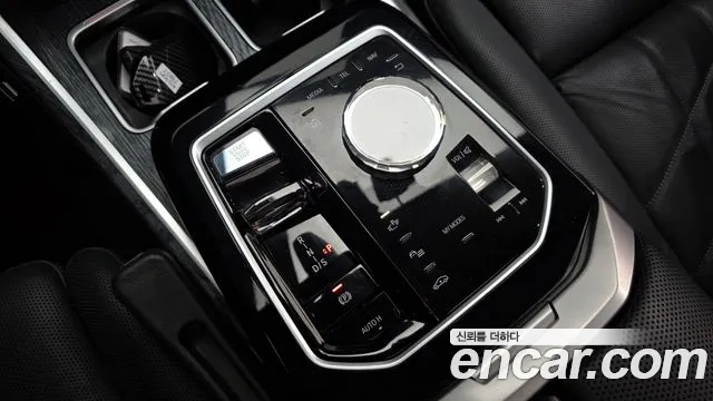 BMW 7-Series 7 серия (G70) 740i sDrive M Sport Individual — Фото автомобиля 9